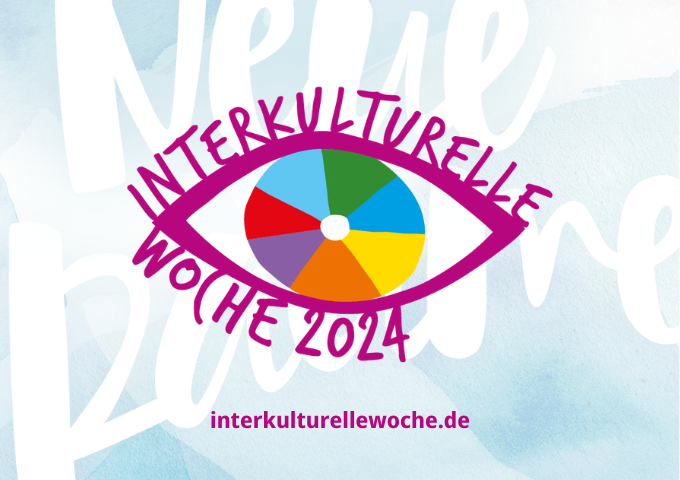 Das Logo der Interkulturellen Woche: ein Auge mit regenbogenfarbiger Iris